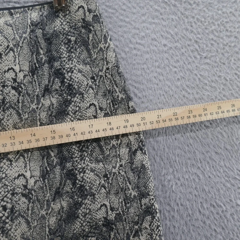 Talbots Womens Grey Snakeskin Print Pencil Skirt Size 12 Lined Back Vent VN4889